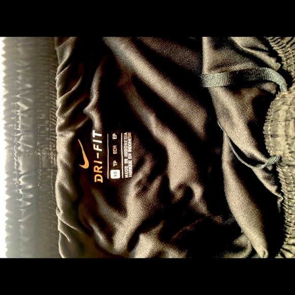 🍀Nike Dri Fit running shorts - Picture 3 of 4